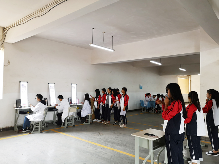 学校组织2019年春招学生开展健康体检活动