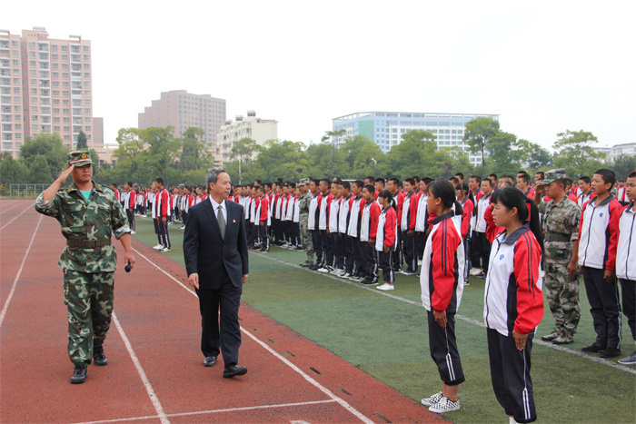 学校隆重举行2018年秋季学期开学典礼暨新生军训会操展演
