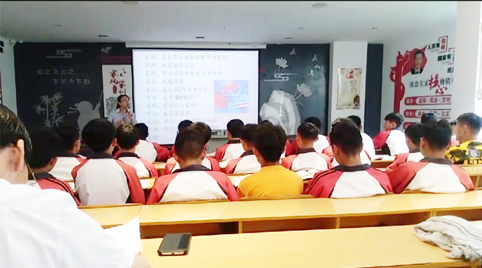 学校开展思想政治理论课教学示范公开课活动