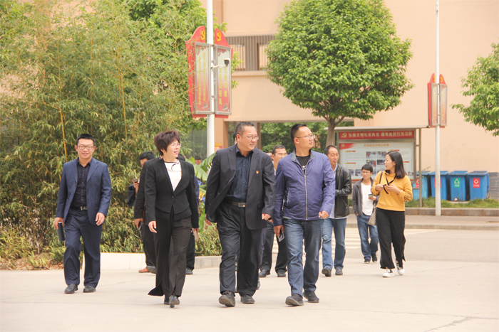 昭通市教育系统代表团到我校参观考察