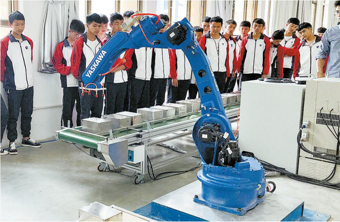 曲靖日报&mdash;&mdash;曲靖应用技术学校投资六百余万建智能制造实训基地