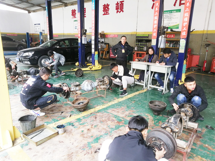 学校组织云南省统一职业技能鉴定考试