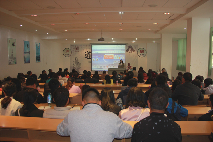 学校邀请世界大学城专家到校对全校专兼职教师进行网络学习空间培训