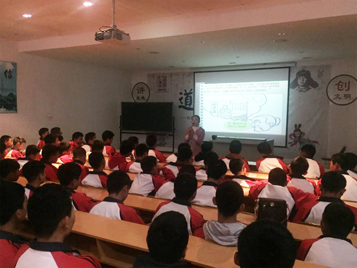 我校举办《做情绪的主人》心理健康知识讲座