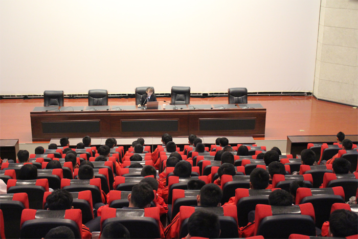 学校组织开展校园安全法制讲座