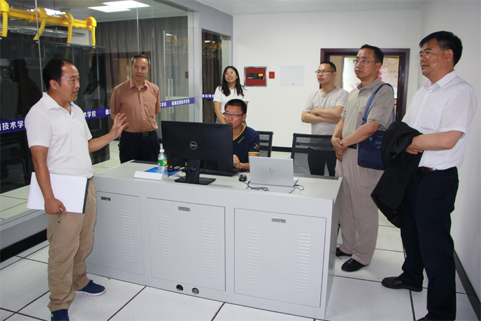 曲靖市财政局、教育体育局领导到我校指导工作