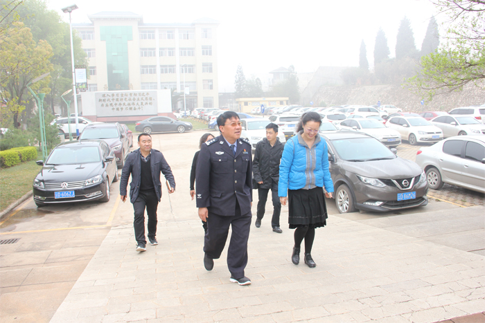 我校到云南省第四监狱参观文化阵地建设