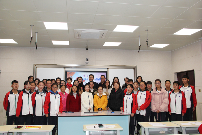 学校举行首届&ldquo;voice of campus&rdquo;英语朗诵比赛