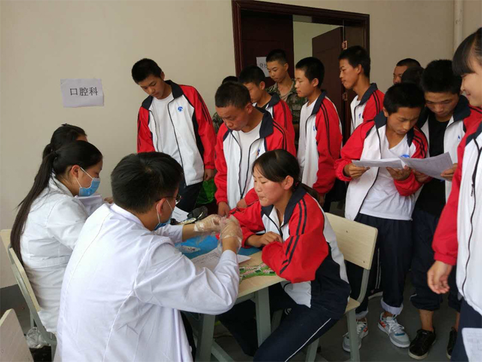 曲靖应用技术学校组织2017年秋季学期学生健康体检