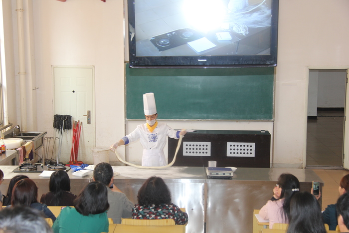 我校组织开展公开课活动