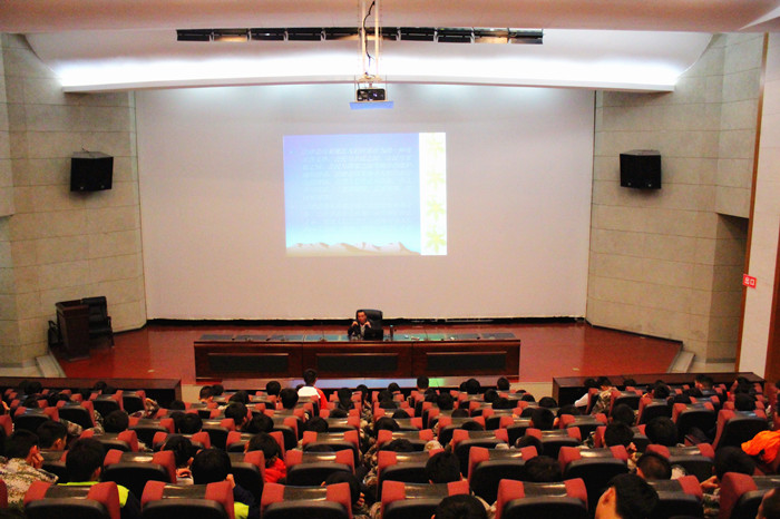 学校组织开展校园法制安全讲座