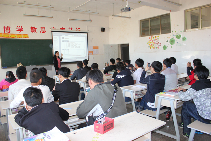 我校组织成人大专毕业论文辅导工作