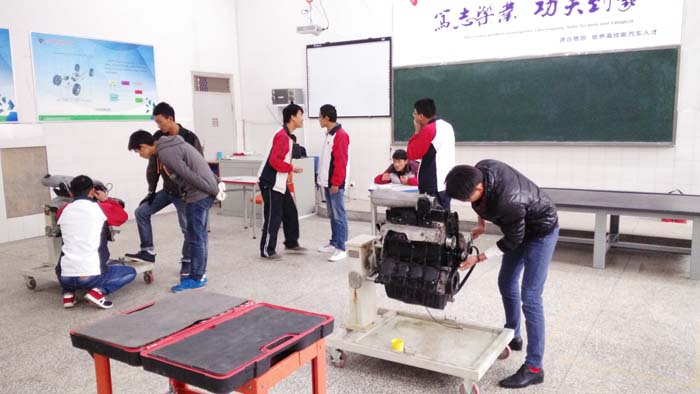 机械教研室组织开展汽车技能（实操）考试