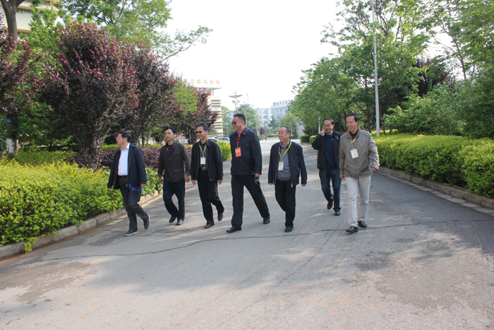 市人社局领导到校巡考