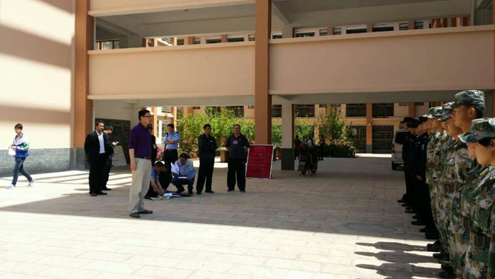 保卫科进行学生违禁物品清查行动