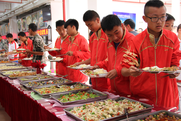 学校认真做好省运会接待服务工作