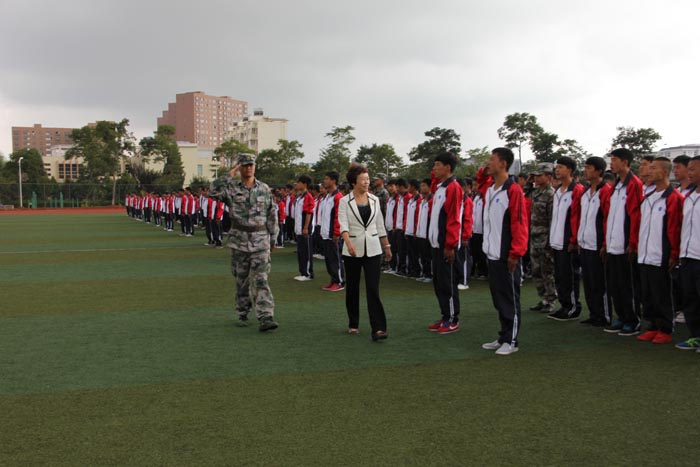 我校2014级新生军训活动圆满结束