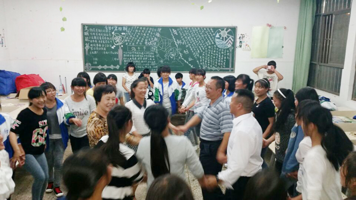 校领导中秋节看望慰问全体学生