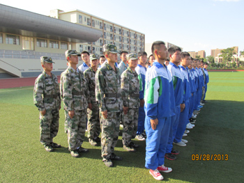 校卫队不惧严寒抓训练