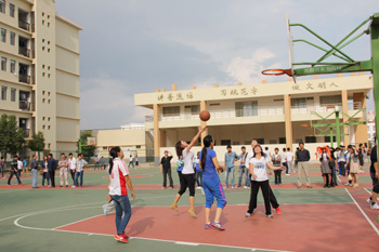 校工会举办庆祝第29个教师节教职工篮球联谊赛