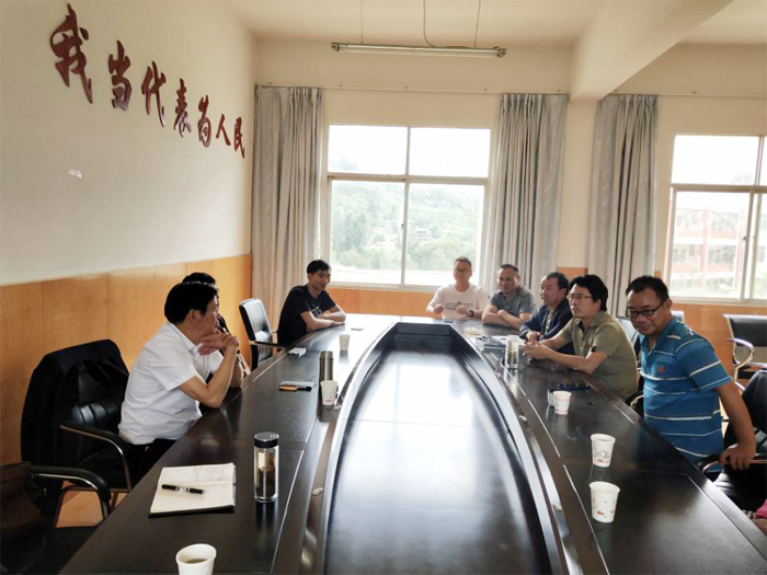 学校深入承包帮扶村调研指导扶贫工作