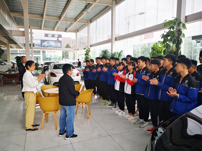 学校积极开展校企合作，共同培养汽车人才