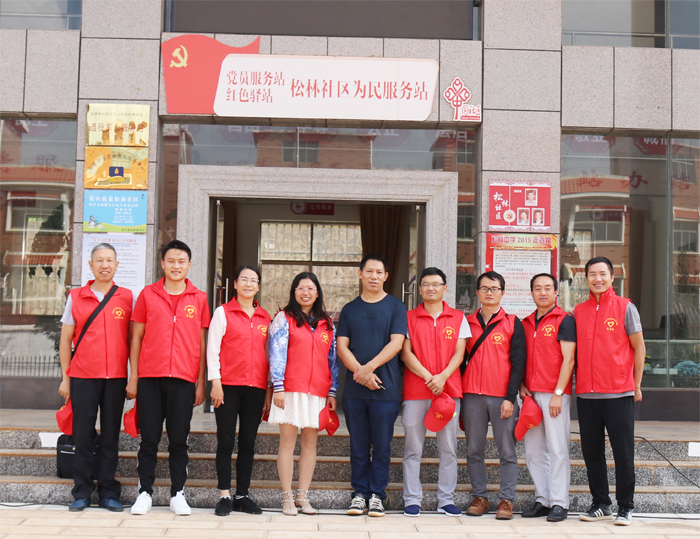 学校到包保社区开展志愿者服务活动