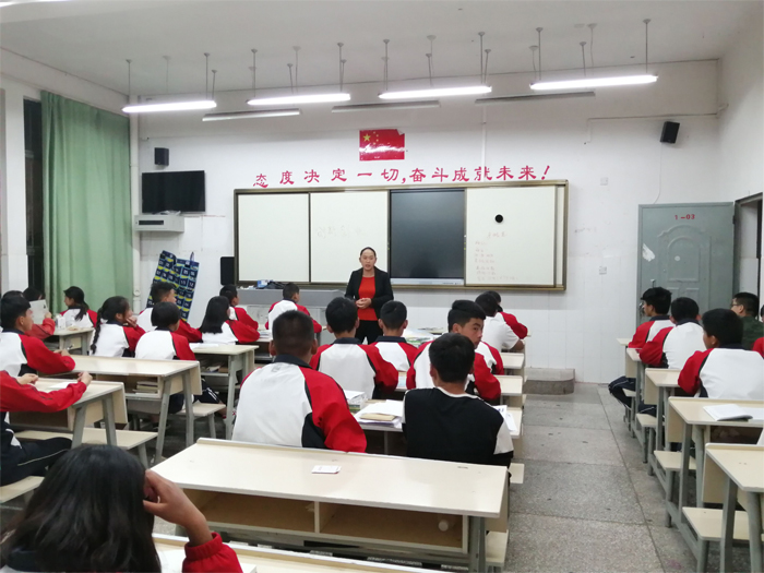 学校组织开展创新创业讲座