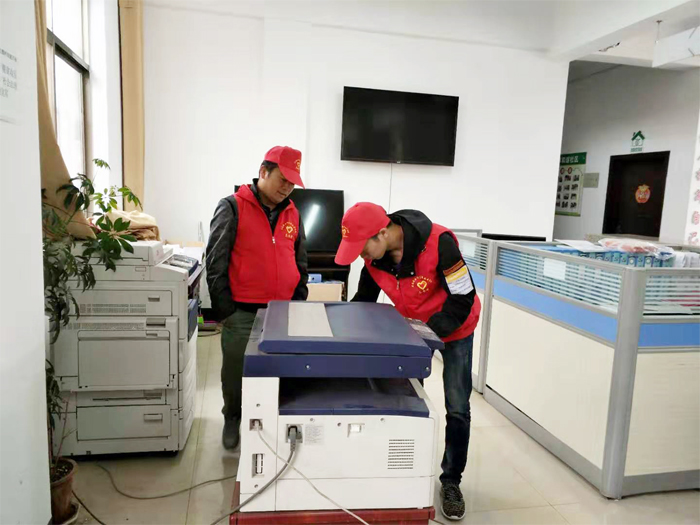 学校到包保社区开展志愿者服务活动