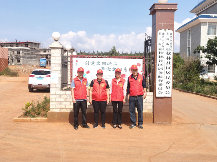 学校深入走访包保社区开展志愿者活动