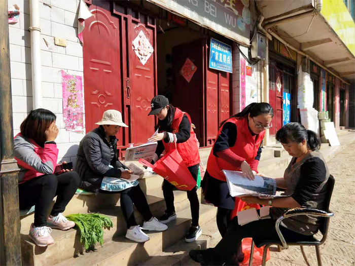 学校到包保社区开展志愿者服务活动