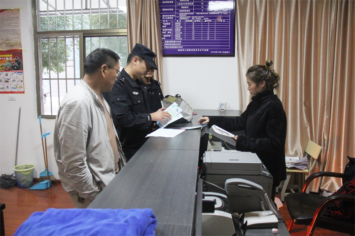 学校开展&ldquo;扫黑除恶专项斗争&rdquo;宣传活动