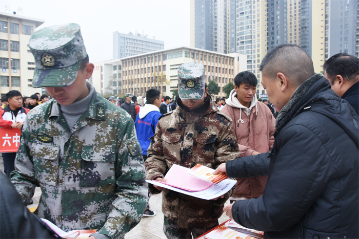 学校积极开展&ldquo;国家宪法日&rdquo;宣传活动