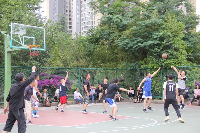 学校组织2020年春季学期教职工篮球赛