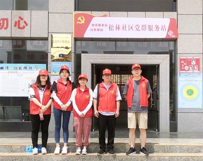 学校到包保社区开展创建全国文明城市志愿服务活动