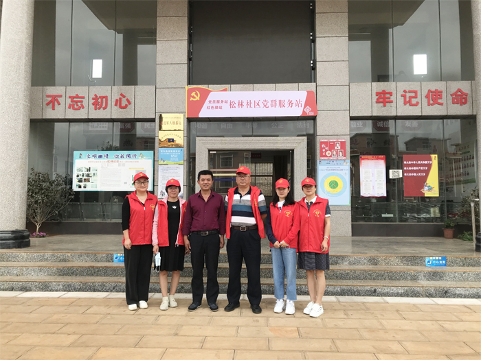 学校到包保社区开展志愿者服务活动