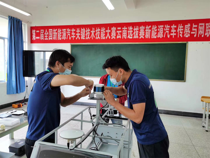 学校参加第二届全国新能源汽车关键技术云南选拔赛