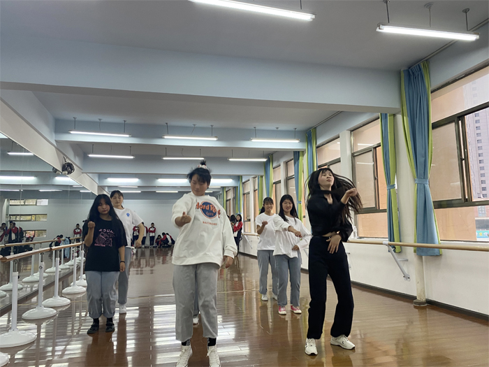 学校举办2020年秋季学期班级文艺汇演初赛