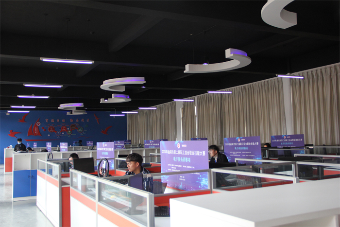 曲靖市第二届职工综合职业技能电子商务师赛项在我校举办