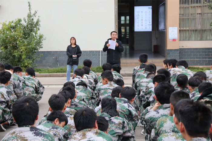 学校组织开展防空减灾应急疏散演练活动