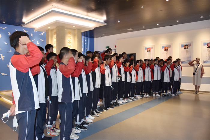 学校师生到曲靖市禁毒教育基地开展教育实践活动