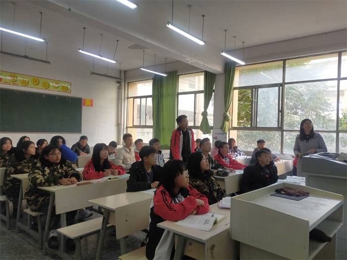 学校组织开展听课评课活动