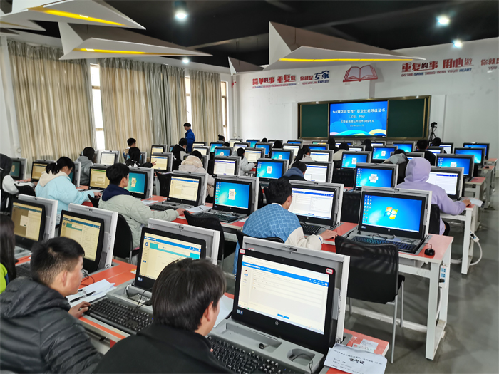 学校电商、会计专业1+X职业技能等级考试顺利举行