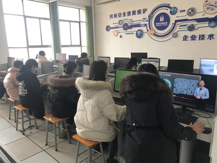 学校开展《中小学思政课教师教学基本功优秀经验》网络学习活动