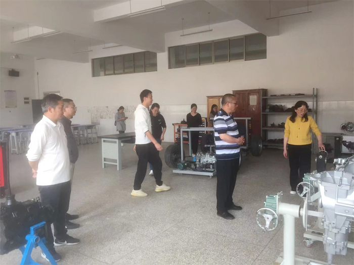 学校组织开展实践教学现场观摩会